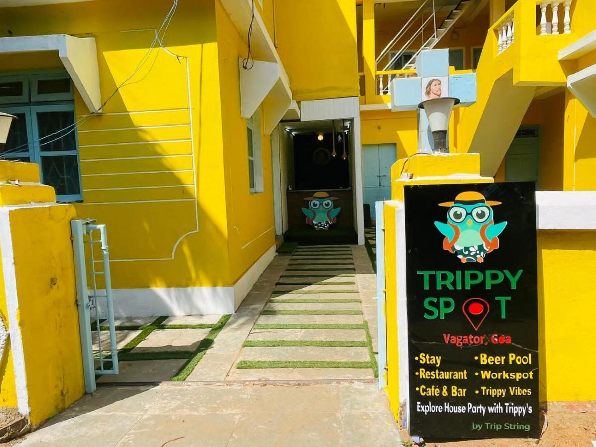 Trippy Spot Hostel & Cafe Vagator Bagian luar foto