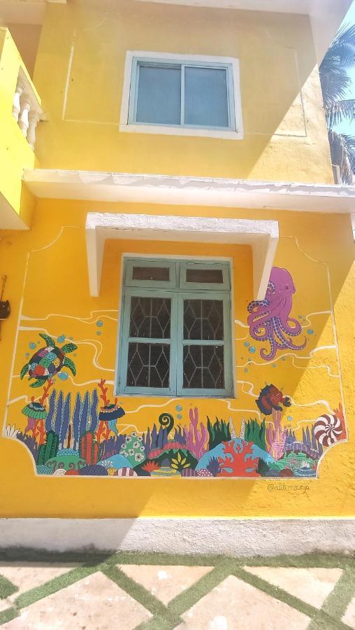 Trippy Spot Hostel & Cafe Vagator Bagian luar foto