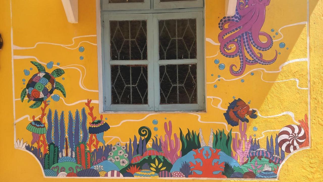 Trippy Spot Hostel & Cafe Vagator Bagian luar foto